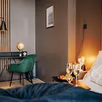 Cinema Apartment Billiard & Foosball - City Centre